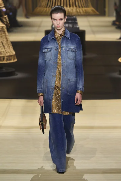 Look 48